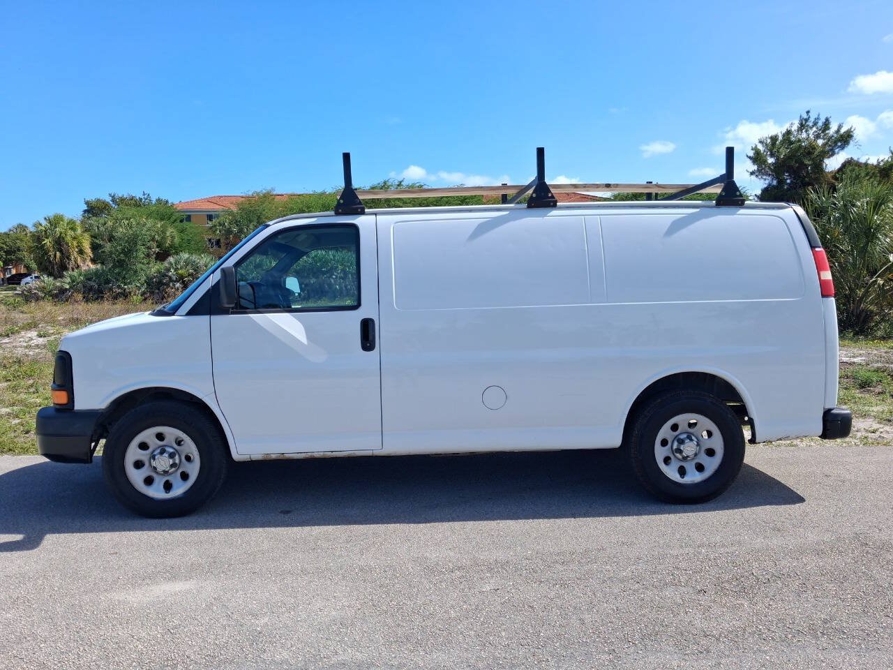 Used 2014 Chevrolet Express 1500 RWD image 9