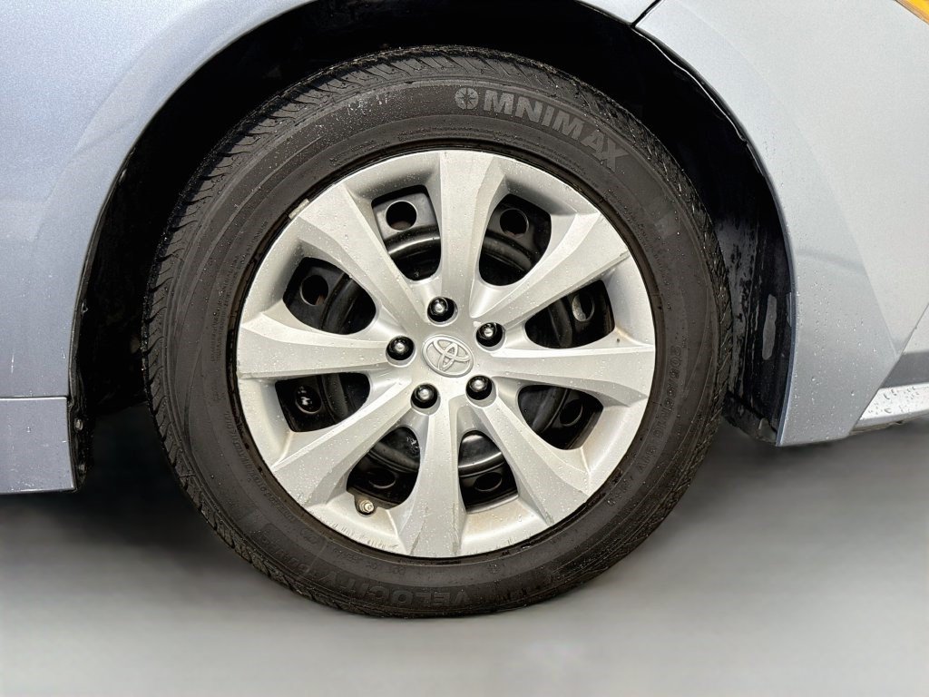 Used 2022 Toyota Corolla LE FWD image 30