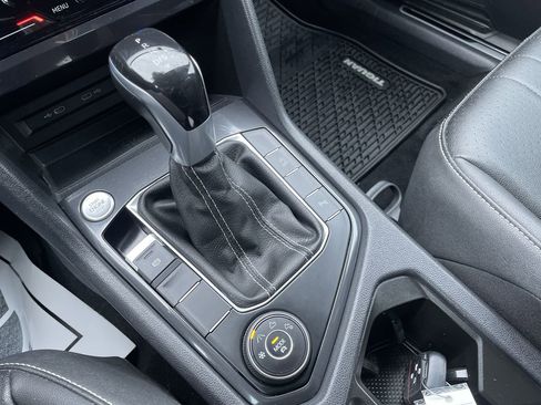 Used 2023 Volkswagen Tiguan SE R-Line image 14