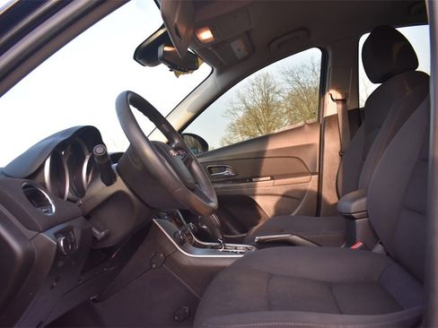 Used 2016 Chevrolet Cruze LT image 22