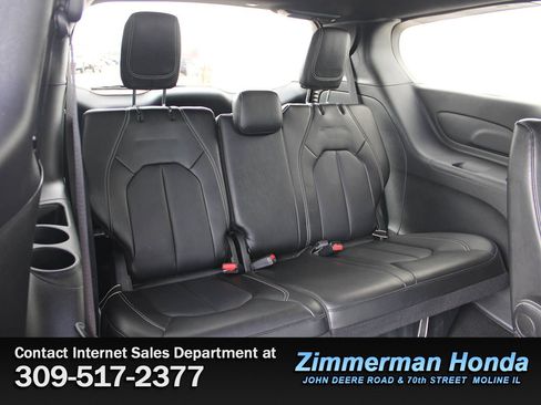 Used 2025 Chrysler Pacifica Select image 8