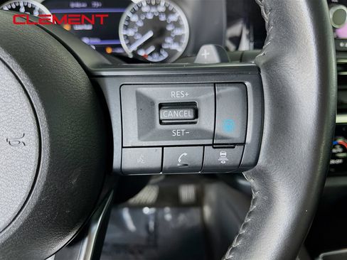 Used 2024 Nissan Pathfinder SV FWD image 17