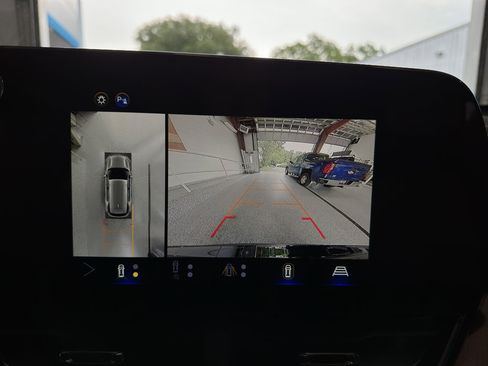 New 2025 Chevrolet Equinox ACTIV w/ Safety and Technology Package image 21