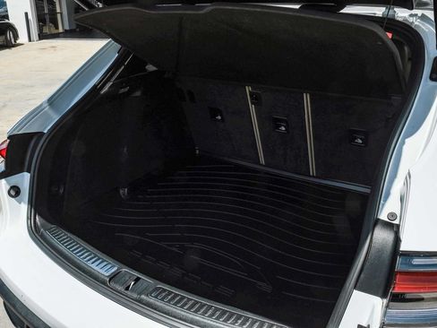 Used 2024 Porsche Macan AWD/4WD image 47