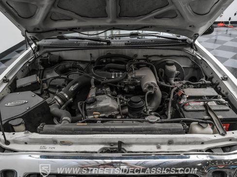 Used 2002 Toyota Tacoma PreRunner image 3