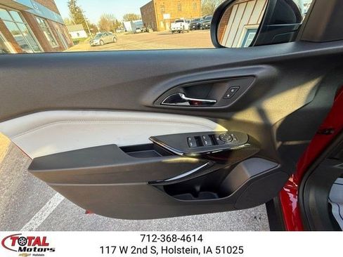 New 2026 Chevrolet Trax LT w/ Sunroof Package FWD image 15