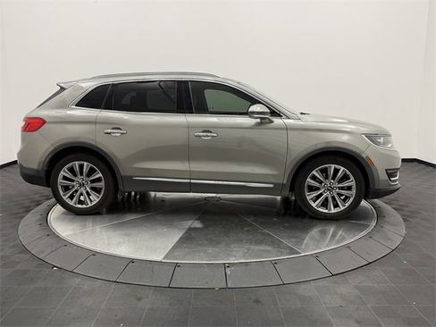 Used 2017 Lincoln MKX Reserve w/ Lincoln MKX Climate Package image 8