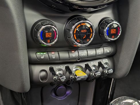 Used 2024 MINI Cooper SE image 18