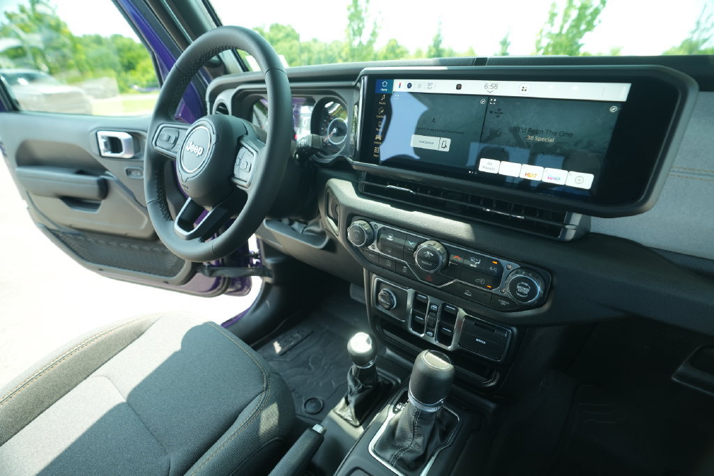 New 2026 Jeep Gladiator Sport AWD/4WD image 33