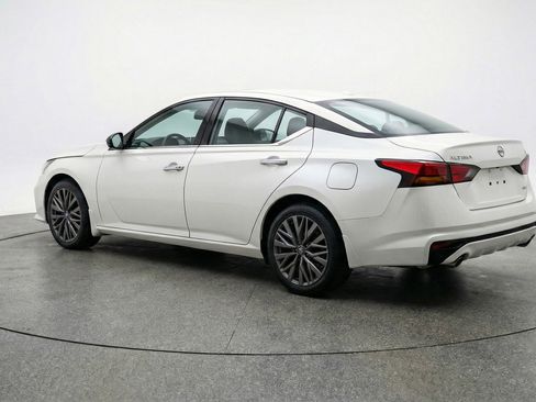 Used 2025 Nissan Altima 2.5 SV image 6