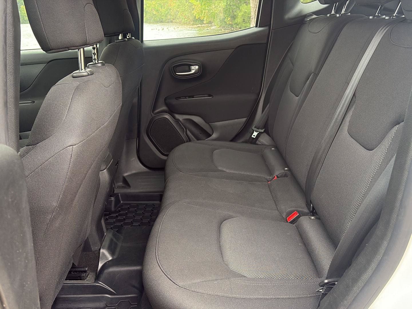 Used 2019 Jeep Renegade Sport w/ UConnect 7.0 Group AWD/4WD image 16