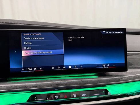Used 2024 BMW 740i xDrive AWD/4WD image 33