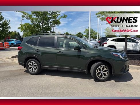 Used 2023 Subaru Forester Premium AWD/4WD image 8