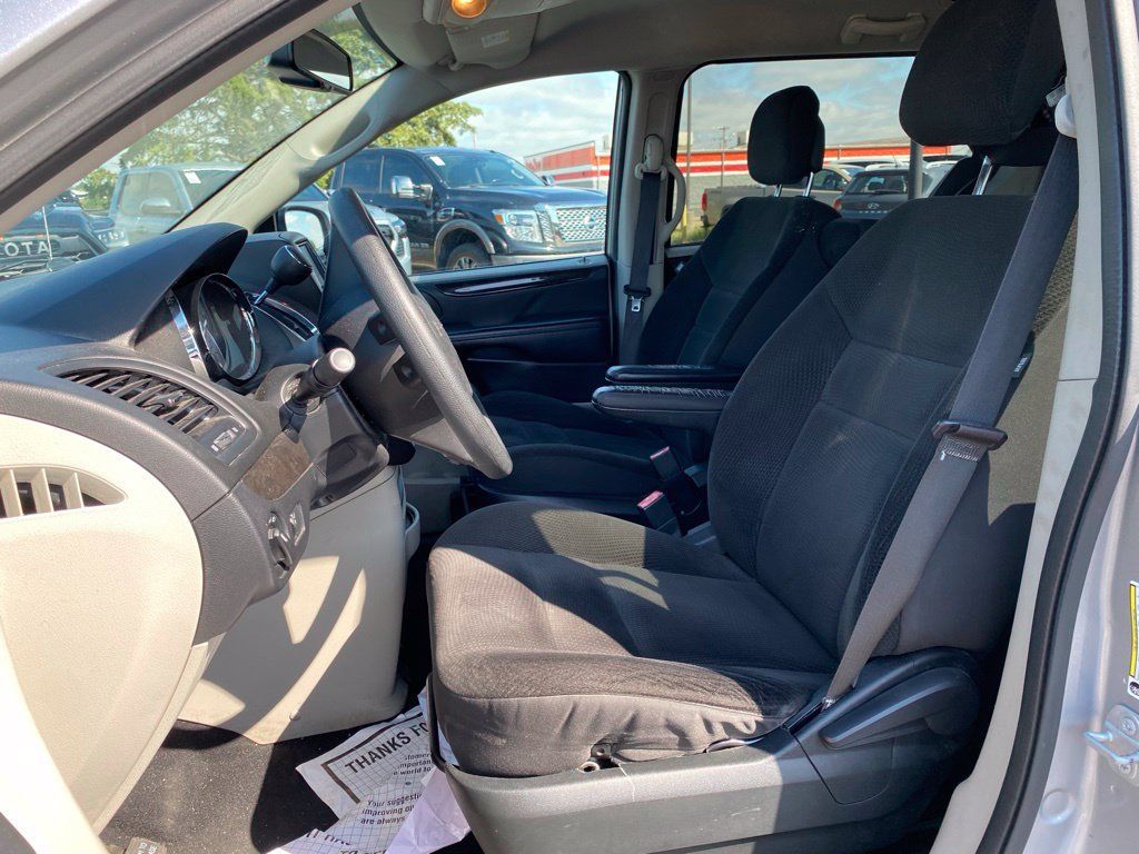 Used 2018 Dodge Grand Caravan SE w/ UConnect Hands-Free Group FWD image 12