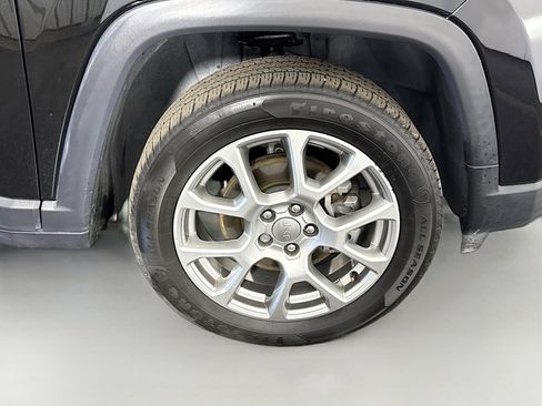 Used 2022 Jeep Compass Latitude w/ Sun and Sound Group image 32