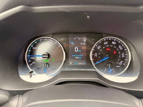 Used 2022 Toyota RAV4 XLE Premium AWD/4WD image 15