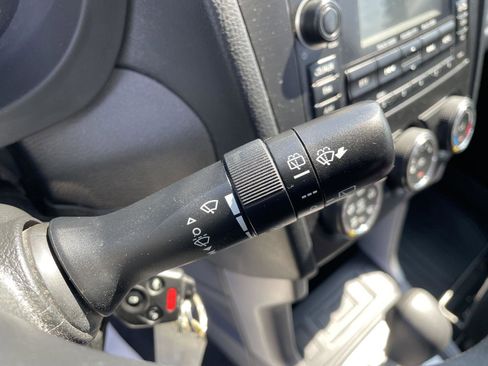 Used 2014 Subaru Forester 2.5i AWD/4WD image 11