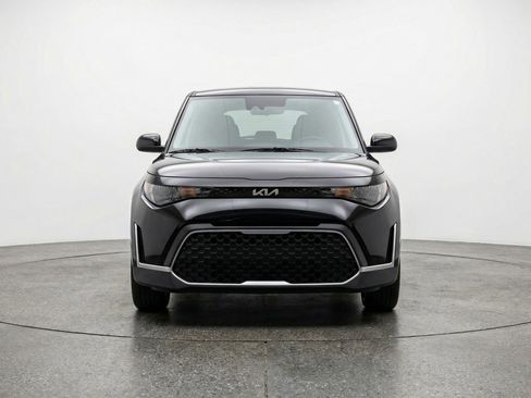 Used 2025 Kia Soul LX w/ LX Technology Package FWD image 2