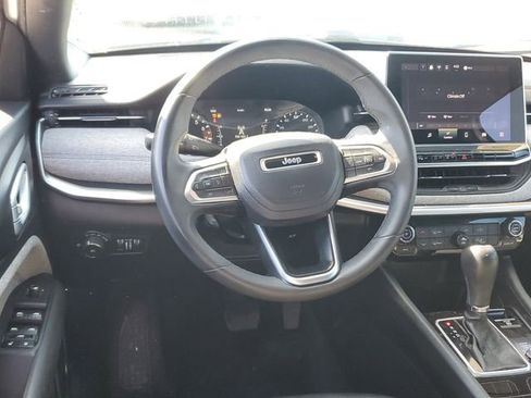 Used 2024 Jeep Compass Latitude AWD/4WD image 11