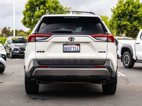 Used 2019 Toyota RAV4 Limited w/ Carpet Mat Package image 5