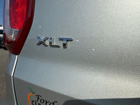 Used 2019 Ford Explorer XLT FWD image 12