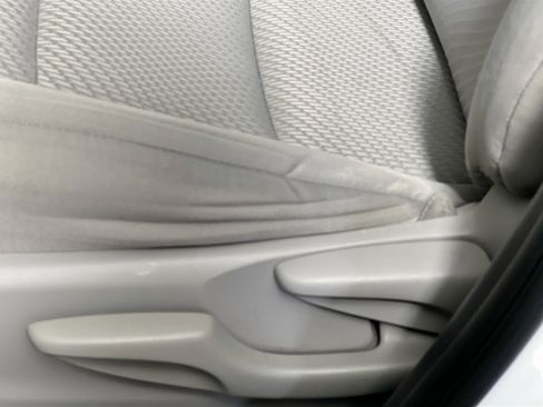 Used 2019 Toyota Highlander LE FWD image 15