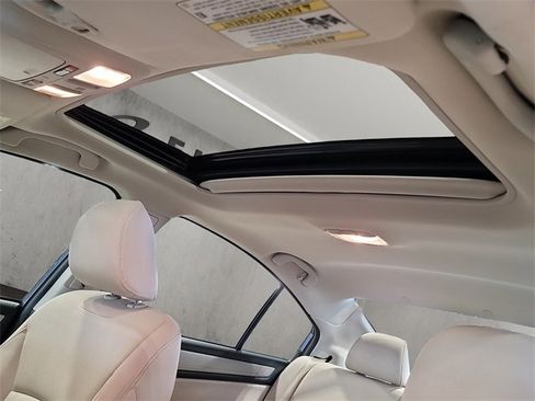 Used 2016 Subaru Legacy 2.5i Premium w/ Moonroof Package image 10