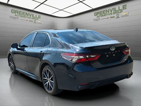 Used 2023 Toyota Camry SE image 5