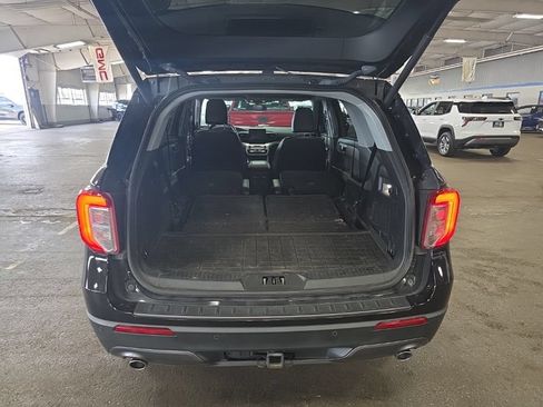 Used 2022 Ford Explorer XLT w/ Equipment Group 202A AWD/4WD image 4