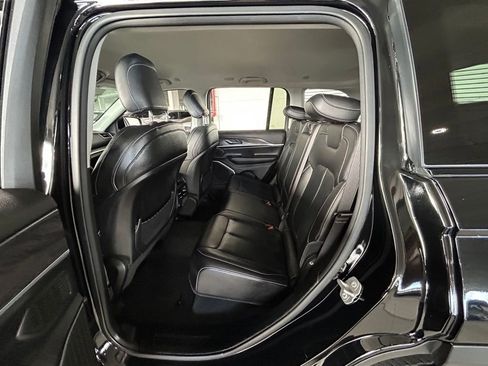 Used 2023 Jeep Grand Cherokee Limited image 40