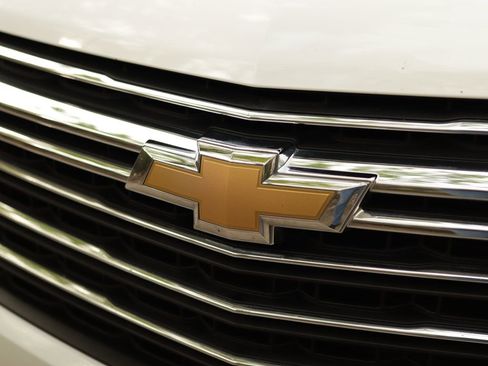 Used 2023 Chevrolet Traverse LT AWD/4WD image 35