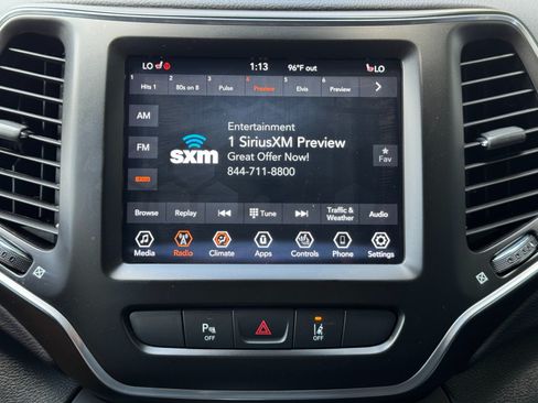 Used 2021 Jeep Cherokee Latitude Lux w/ Comfort/Convenience Group AWD/4WD image 26