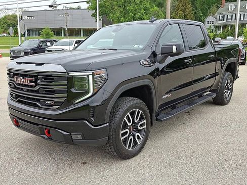 Used 2023 GMC Sierra 1500 AT4 w/ Technology Package AWD/4WD image 4