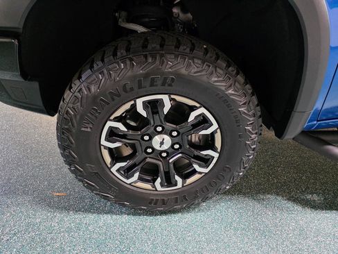 Used 2022 Chevrolet Silverado 1500 ZR2 w/ Technology Package image 13