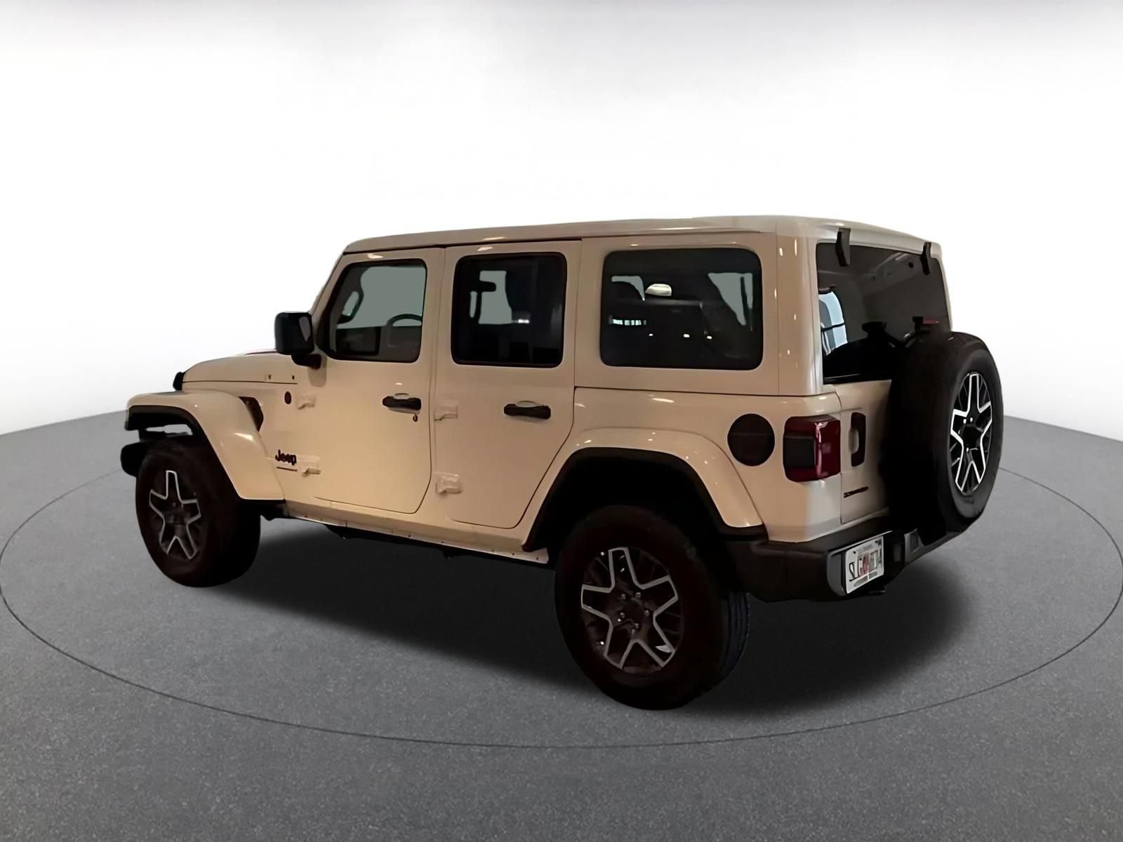 Used 2025 Jeep Wrangler Unlimited Sahara AWD/4WD image 13