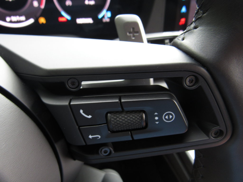 Certified 2025 Porsche 911 Carrera RWD image 38