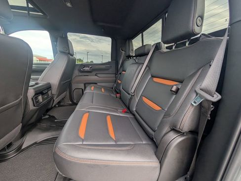 Used 2025 GMC Sierra 1500 AT4 w/ Technology Package AWD/4WD image 9