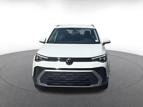 Used 2026 Volkswagen Taos SE FWD image 3