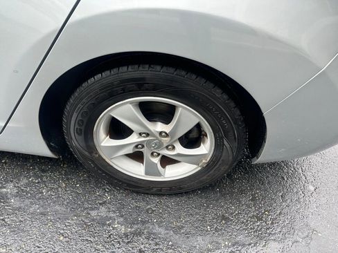 Used 2015 Hyundai Elantra SE FWD image 9