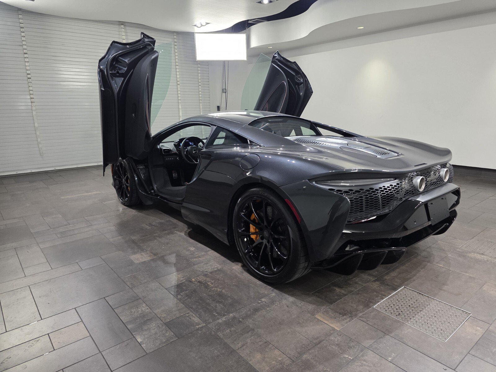 Used 2026 McLaren Artura RWD image 20