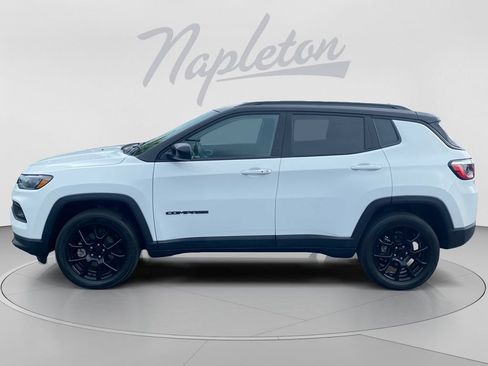 Used 2022 Jeep Compass Latitude w/ Convenience Group AWD/4WD image 2
