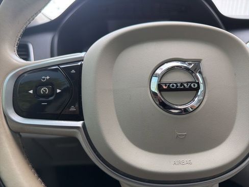 Used 2022 Volvo XC90 T6 Momentum w/ Advanced Package image 24