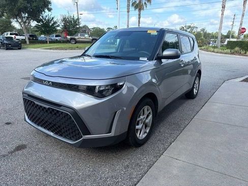 Used 2025 Kia Soul LX w/ LX Technology Package FWD image 1