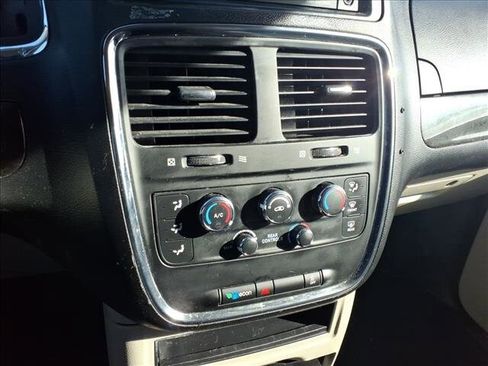 Used 2019 Dodge Grand Caravan SE image 27