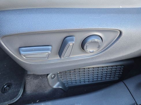 Used 2021 Toyota Sienna XLE image 10