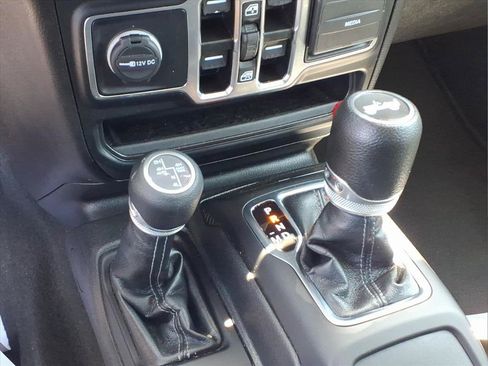 Used 2024 Jeep Wrangler Unlimited Sahara AWD/4WD image 8