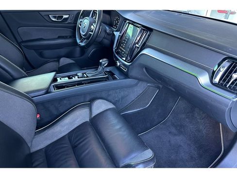 Used 2020 Volvo V60 T6 R-Design image 17