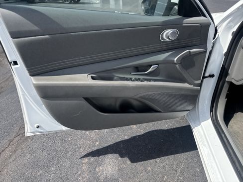 Used 2025 Hyundai Elantra SEL FWD image 15