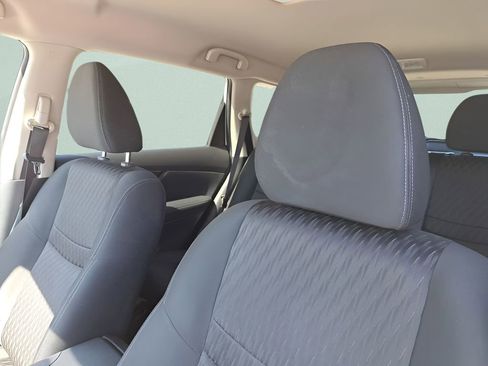 Used 2018 Nissan Rogue SV image 16