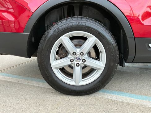 Used 2016 Ford Explorer XLT AWD/4WD image 32